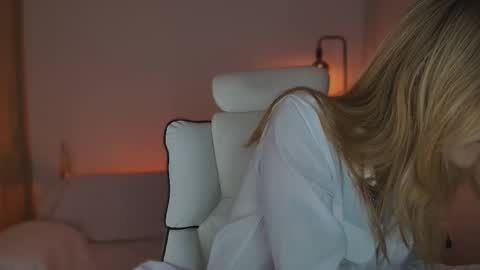 Snapshot of jacky_croft chatting on September 19, 5:09 am Linda Sofia help me get to 100 thumbs up online show from September 19, 5:09 am