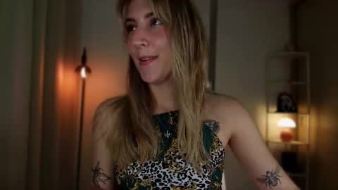 Linda Sofia help me get to 100 thumbs up online show from March 1, 1:29 am