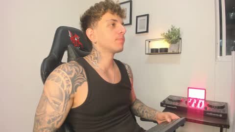 Snapshot of jacobb116 chatting on December 2, 1:03 am jacobb116 online show from December 2, 1:03 am