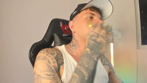 Snapshot of jacobb116 chatting on December 14, 2:23 am jacobb116 online show from December 14, 2:23 am