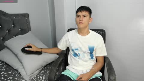 Snapshot of jacobb_lee chatting on December 31, 2:14 pm Jacob Lee online show from December 31, 2:14 pm