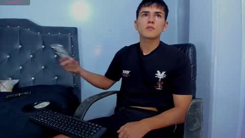 Snapshot of jacobb_lee chatting on November 13, 9:58 pm Jacob Lee online show from November 13, 9:58 pm