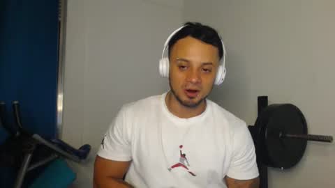 Snapshot of jacobjamess chatting on November 13, 12:20 am jacobjamess online show from November 13, 12:20 am