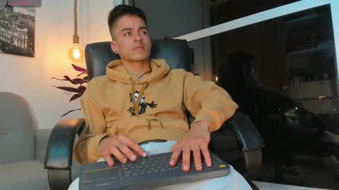 JACOB STONES online show from February 11, 4:55 am