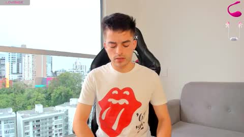 Snapshot of jacobstones_ chatting on November 6, 6:53 pm JACOB STONES online show from November 6, 6:53 pm