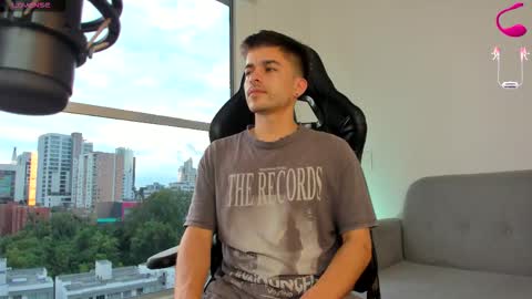 Snapshot of jacobstones_ chatting on November 9, 9:35 pm JACOB STONES online show from November 9, 9:35 pm