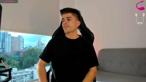 Snapshot of jacobstones_ chatting on November 11, 8:53 pm JACOB STONES online show from November 11, 8:53 pm