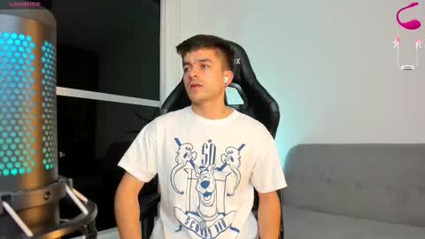 Snapshot of jacobstones_ chatting on December 17, 1:11 am JACOB STONES online show from December 17, 1:11 am