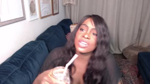 Snapshot of jade1677 chatting on December 8, 11:24 am Jade online show from December 8, 11:24 am