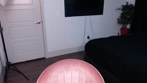 Snapshot of jade1677 chatting on October 31, 8:48 am Jade online show from October 31, 8:48 am