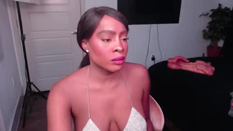 Snapshot of jade1677 chatting on November 5, 12:10 am Jade online show from November 5, 12:10 am