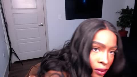 Snapshot of jade1677 chatting on November 28, 7:22 am Jade online show from November 28, 7:22 am