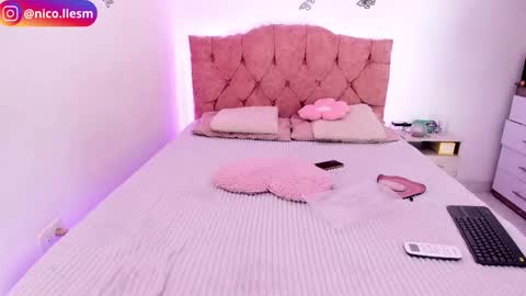 Snapshot of jade__weed chatting on October 2, 1:23 am online show from October 2, 1:23 am