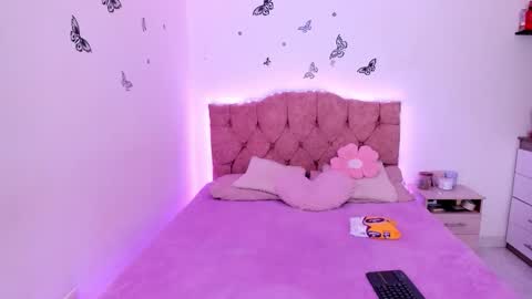 Snapshot of jade__weed chatting on October 17, 9:50 pm online show from October 17, 9:50 pm