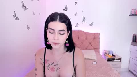 Snapshot of jade__weed chatting on October 25, 1:13 am online show from October 25, 1:13 am