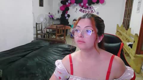 Snapshot of jade_john chatting on November 30, 3:21 am jade and jhon online show from November 30, 3:21 am