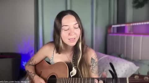 Snapshot of jade_margot chatting on November 22, 4:00 am Jade Margot online show from November 22, 4:00 am