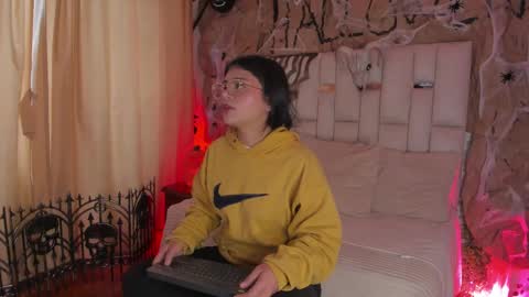 Snapshot of jade_nm chatting on October 21, 1:12 pm ade online show from October 21, 1:12 pm