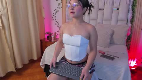 Snapshot of jade_nm chatting on December 5, 2:36 pm ade online show from December 5, 2:36 pm