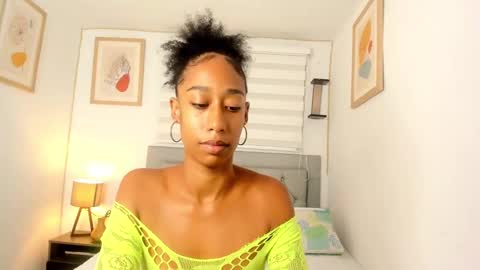 Snapshot of jade_obi chatting on December 14, 3:58 pm Jade smile online show from December 14, 3:58 pm