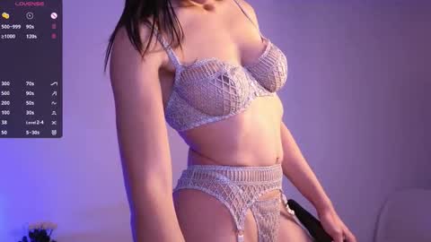 Jade Paris online show from November 21, 7:45 pm