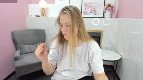 Jade online show from December 21, 9:25 pm