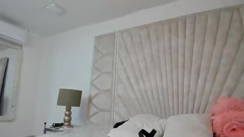 Jade  online show from September 27, 11:15 am