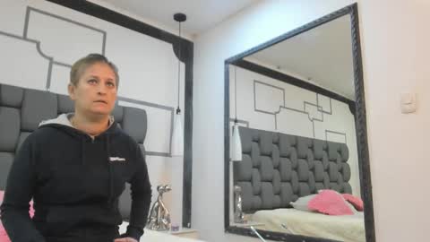 Jade  online show from October 4, 11:08 am