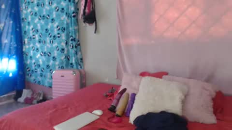 Snapshot of jade_watson19 chatting on December 7, 7:10 pm Jade Watson online show from December 7, 7:10 pm