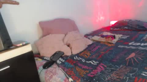 Snapshot of jade_watson19 chatting on October 22, 12:05 pm Jade Watson online show from October 22, 12:05 pm