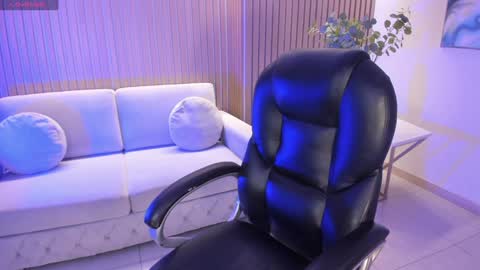 JADE EVANS online show from December 22, 6:04 pm