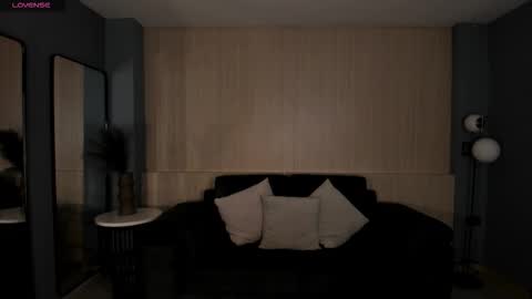 JADE EVANS online show from November 16, 11:38 am