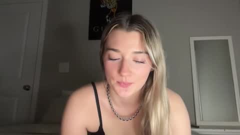 Snapshot of jadejamessecret chatting on March 4, 5:46 am Jade james online show from March 4, 5:46 am