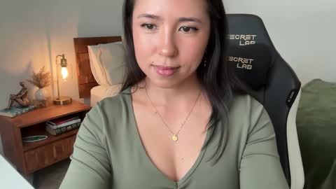 Snapshot of jadelove_ chatting on October 21, 6:30 pm Jade Love online show from October 21, 6:30 pm