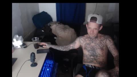 showingitoff online show from December 4, 8:01 am