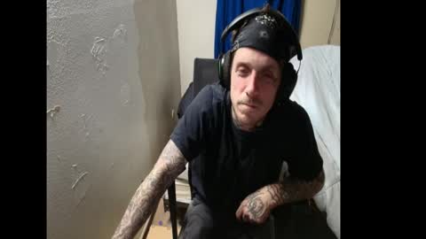 showingitoff online show from January 11, 7:57 am