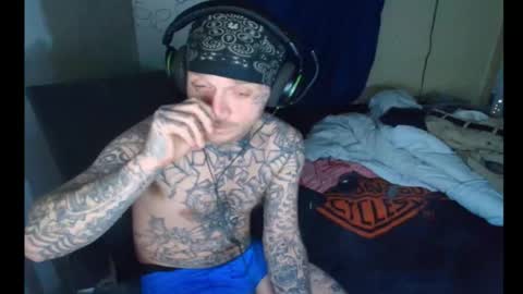 showingitoff online show from February 13, 7:59 am