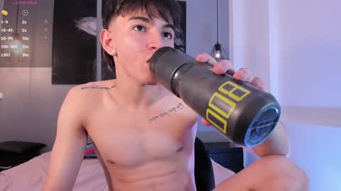 Snapshot of jake33__ chatting on December 9, 9:37 pm jake online show from December 9, 9:37 pm