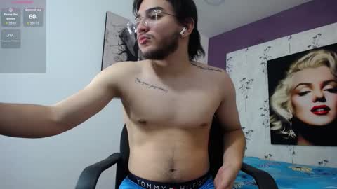 Snapshot of jake33__ chatting on November 20, 9:58 pm jake online show from November 20, 9:58 pm