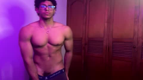 jake_hill1 online show from November 5, 5:40 am