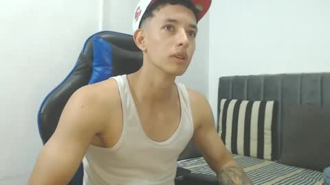 Hi guys im new 3 online show from April 16, 12:22 am