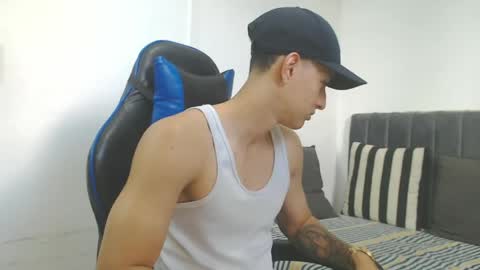 Hi guys im new 3 online show from April 23, 9:17 pm