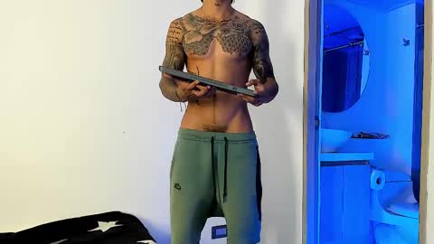 Snapshot of jakee_brown chatting on February 10, 10:53 am Santiago online show from February 10, 10:53 am