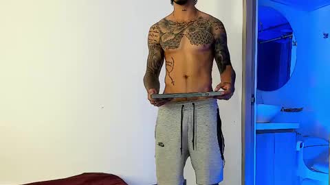 Snapshot of jakee_brown chatting on February 13, 3:50 am Santiago online show from February 13, 3:50 am