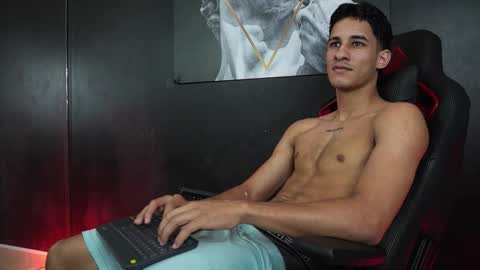 Snapshot of jakemoxley chatting on November 6, 2:51 pm JakeMoxley online show from November 6, 2:51 pm