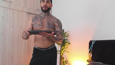 Snapshot of jakeortega chatting on November 6, 5:52 am Jake Orthega online show from November 6, 5:52 am