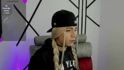 miha adams  online show from November 14, 5:50 am