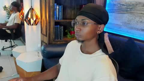 Snapshot of jamalmyst_ chatting on March 8, 7:42 pm online show from March 8, 7:42 pm
