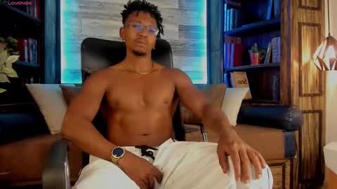 Snapshot of jamalmyst_ chatting on October 15, 6:02 am online show from October 15, 6:02 am