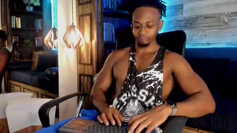 Snapshot of jamalmyst_ chatting on October 24, 3:36 am online show from October 24, 3:36 am